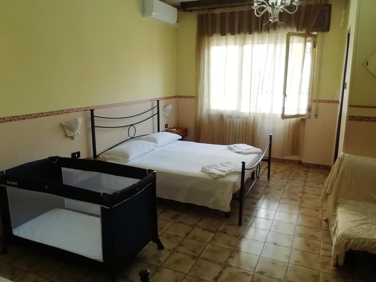 Hotel La Carina Grottaminarda Buitenkant foto